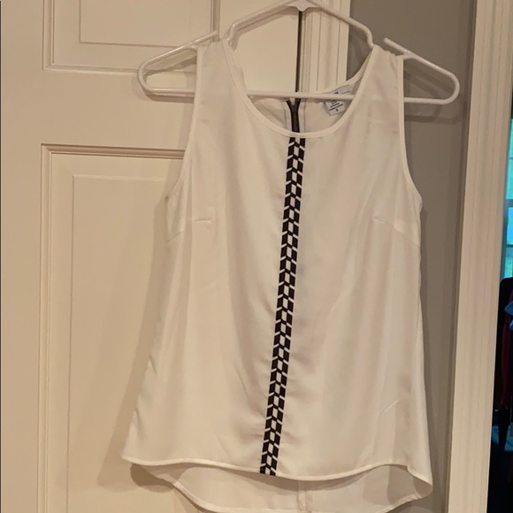 BarIII zip-back white with black detail. - Picture 3 of 7